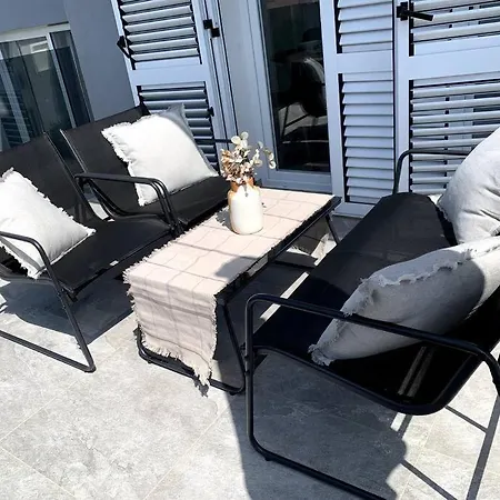 Modern Sea View Apartment, 3 Min To Beach, Parking & Ac *