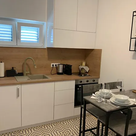 Modern Sea View Apartment, 3 Min To Beach, Parking & Ac Apartment