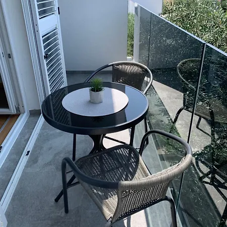 Modern Sea View Apartment, 3 Min To Beach, Parking & Ac *