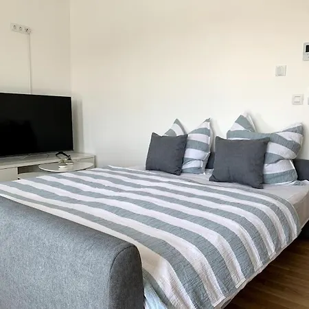 Modern Sea View Apartment, 3 Min To Beach, Parking & Ac
