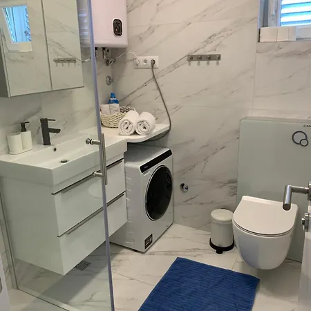 Modern Sea View Apartment, 3 Min To Beach, Parking & Ac